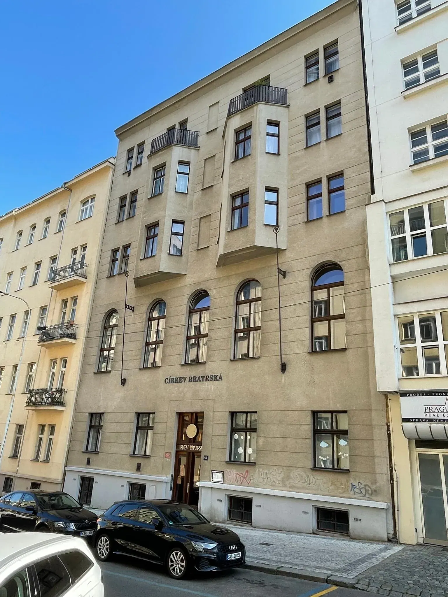 Dům Římská 1354/43 po výměně oken - Římská 43, Praha 2