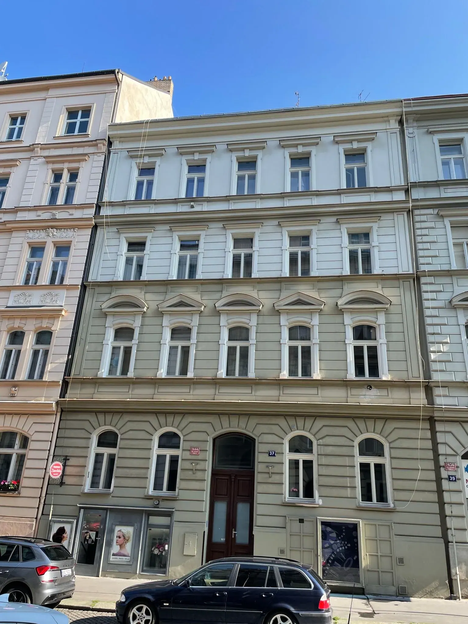 Dům Slezská 1444/37 po výměně oken - Slezská 1444/37, Praha 3
