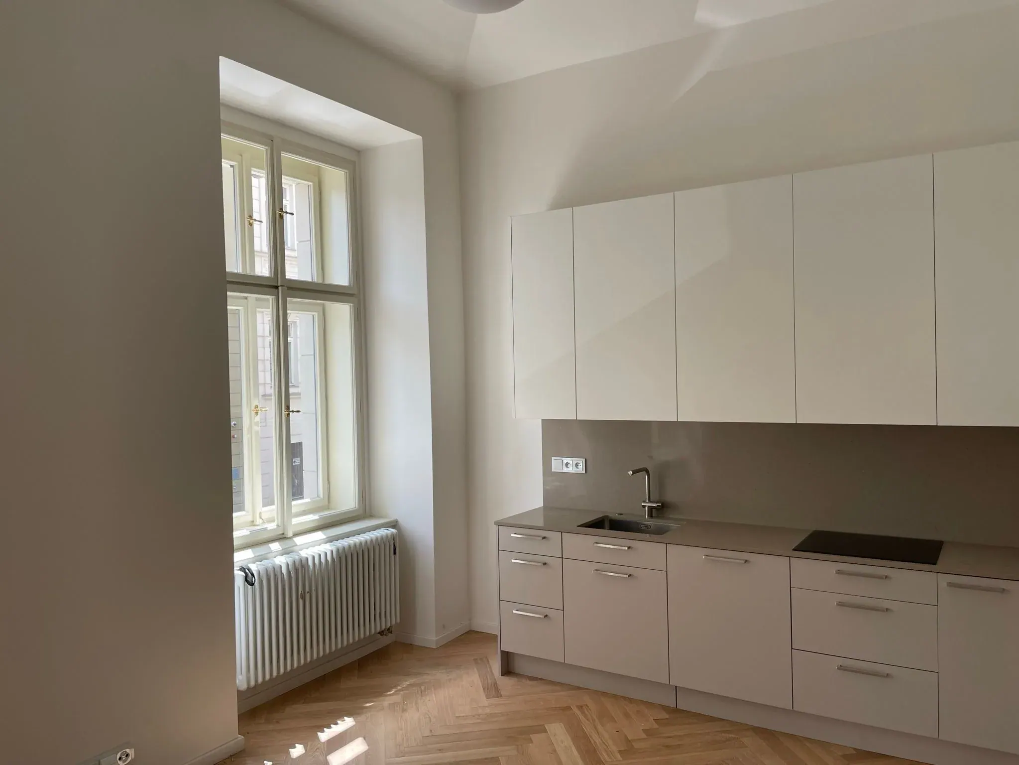 Byt s vyměněným oknem - Janáčkovo nábřeží 477/41, Praha 5