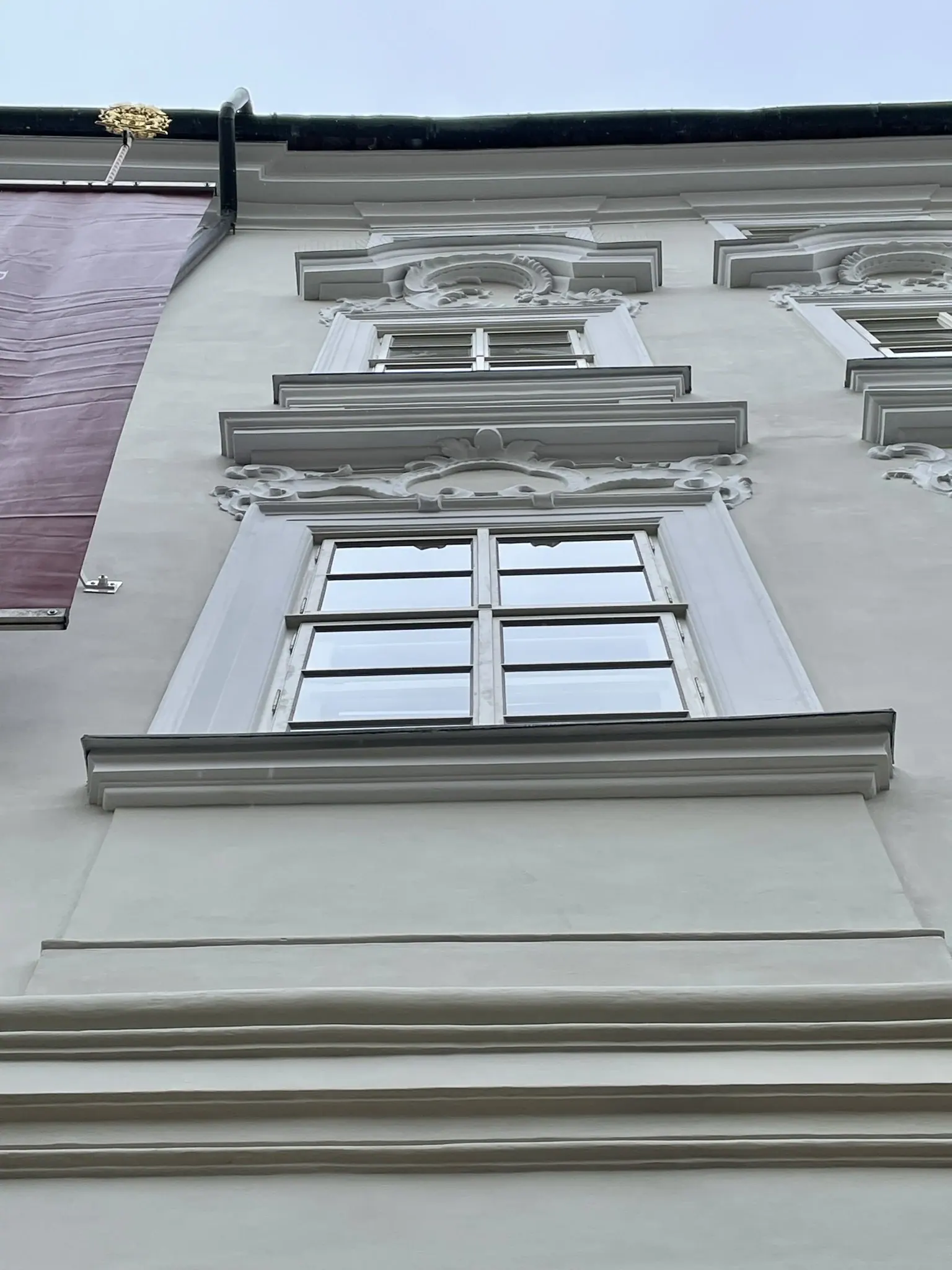 Detail repliky okna - Malé náměstí 11, Praha 1