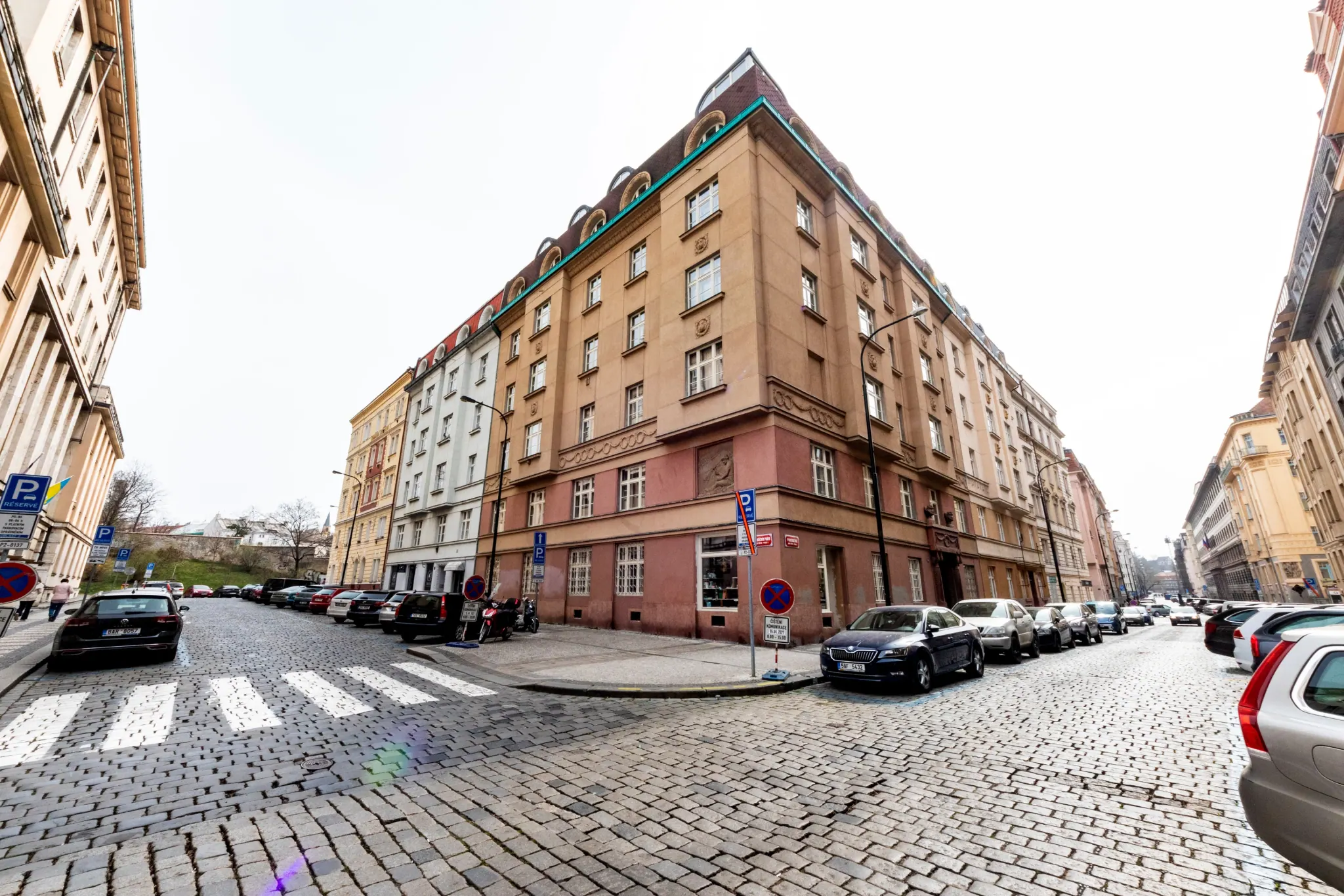 Nároží Podskalské po výměně oken - Podskalská 1252/24, Praha 2